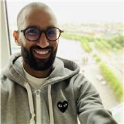 Je suis actuellement le fondateur de la Fondation Makrs, dédiée à guider la génération Z dans le monde professionnel. Avec plus de 10 ans d'expérience en gestion opérationnelle, j'ai toujours soutenu notre jeunesse, car elle incarne l'avenir